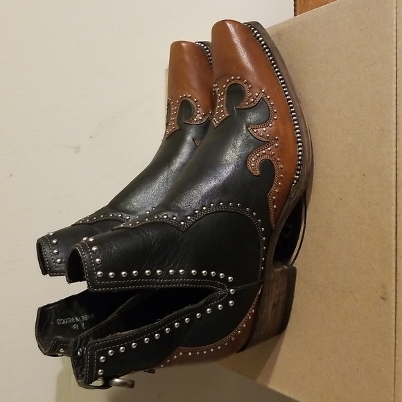 💥💥SOLD💥💥Double D Ranch Gomez Booties - Picture 2 of 8